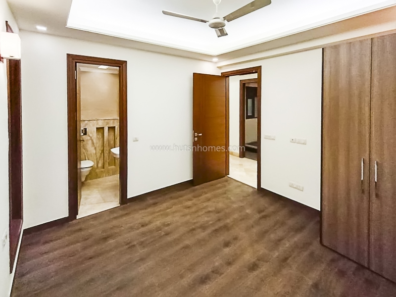 4 BHK Flat For Rent in Safdarjung Enclave