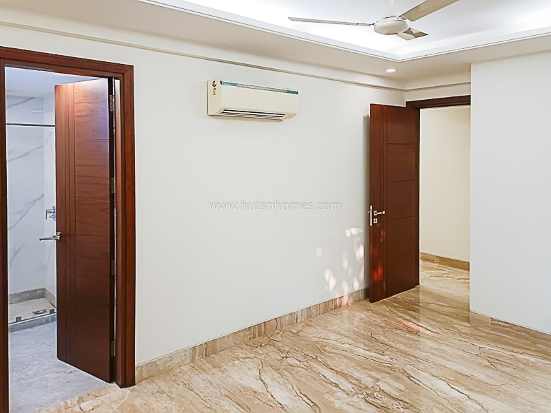 4 BHK Flat For Rent in Safdarjung Enclave