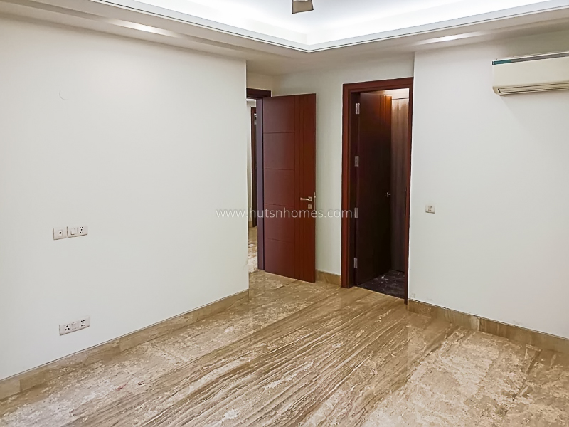 4 BHK Flat For Rent in Safdarjung Enclave