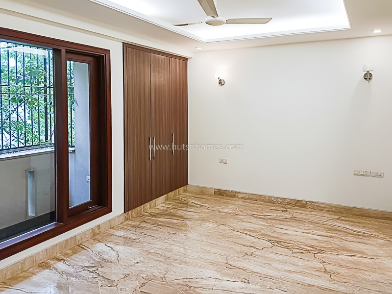 4 BHK Flat For Rent in Safdarjung Enclave