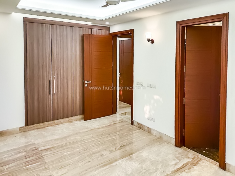 4 BHK Flat For Rent in Safdarjung Enclave