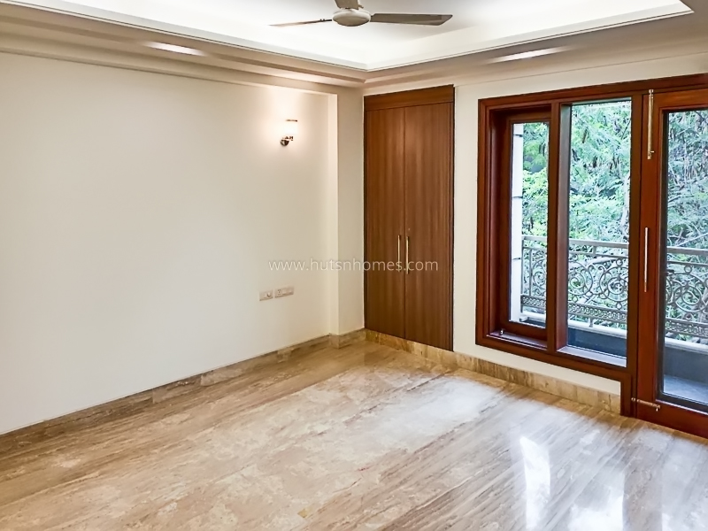 4 BHK Flat For Rent in Safdarjung Enclave