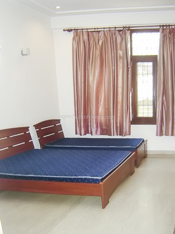 4 BHK Flat For Rent in Safdarjung Enclave
