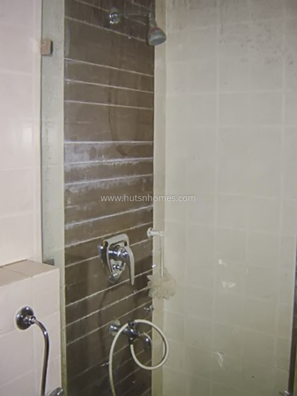 4 BHK Flat For Rent in Safdarjung Enclave
