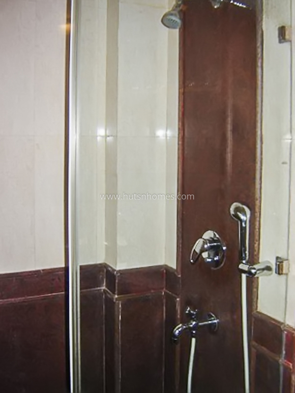 4 BHK Flat For Rent in Safdarjung Enclave