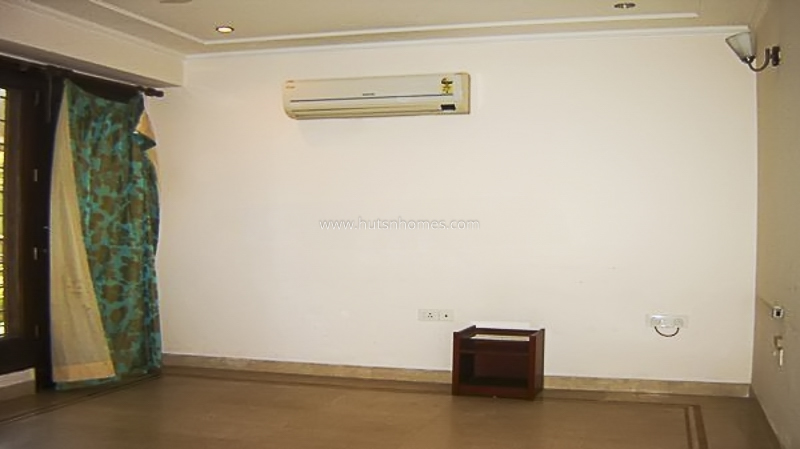 4 BHK Flat For Rent in Safdarjung Enclave