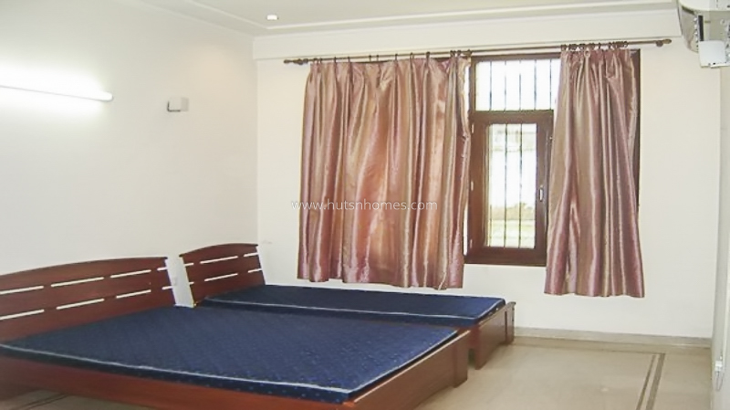 4 BHK Flat For Rent in Safdarjung Enclave