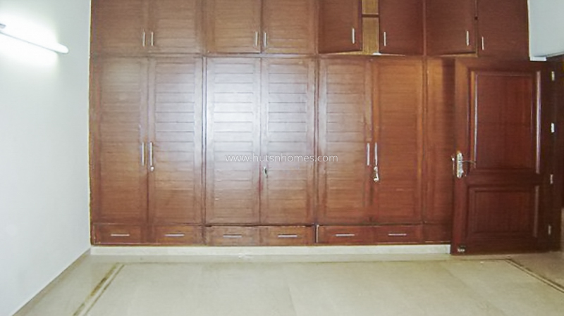 4 BHK Flat For Rent in Safdarjung Enclave