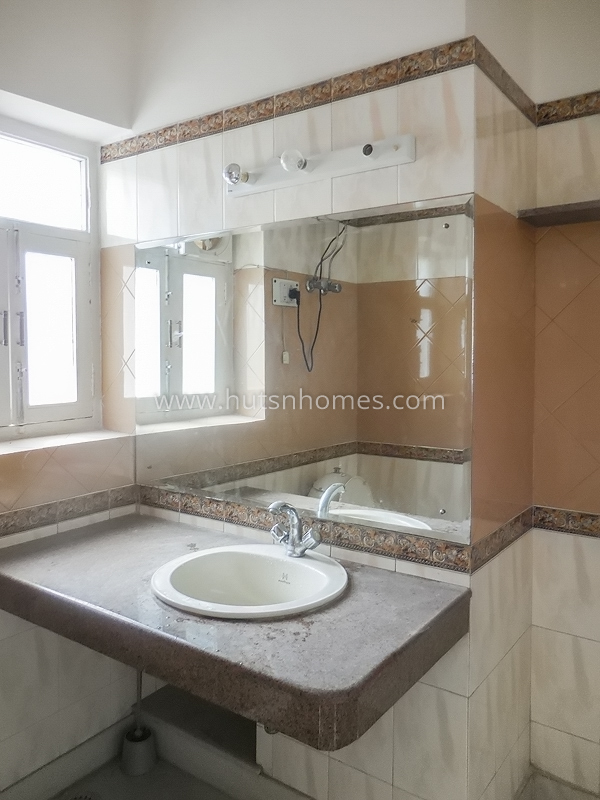 3 BHK Flat For Rent in Golf Links