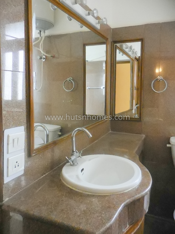 3 BHK Flat For Rent in Golf Links