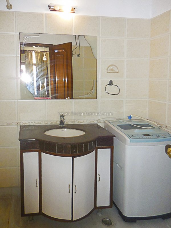 3 BHK Flat For Rent in Defence Colony