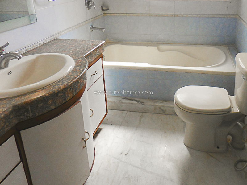 3 BHK Flat For Rent in Defence Colony