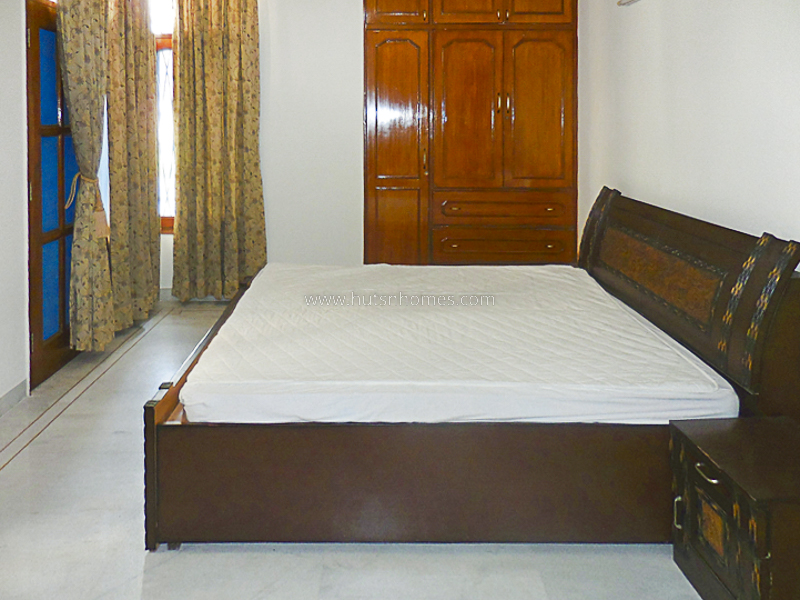 3 BHK Flat For Rent in Defence Colony