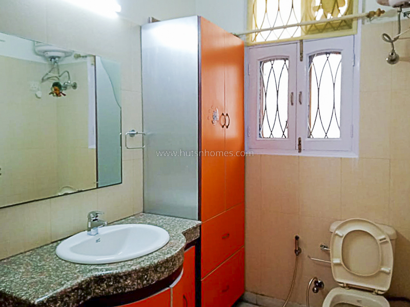 3 BHK Flat For Rent in Defence Colony