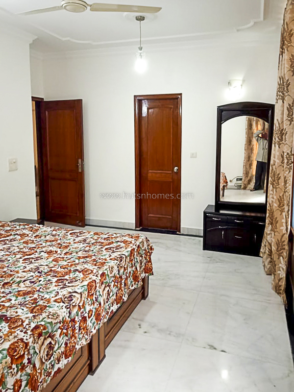 3 BHK Flat For Rent in Defence Colony