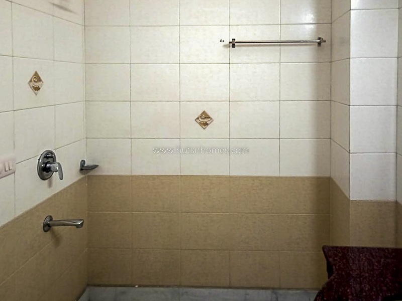 3 BHK Flat For Rent in Defence Colony
