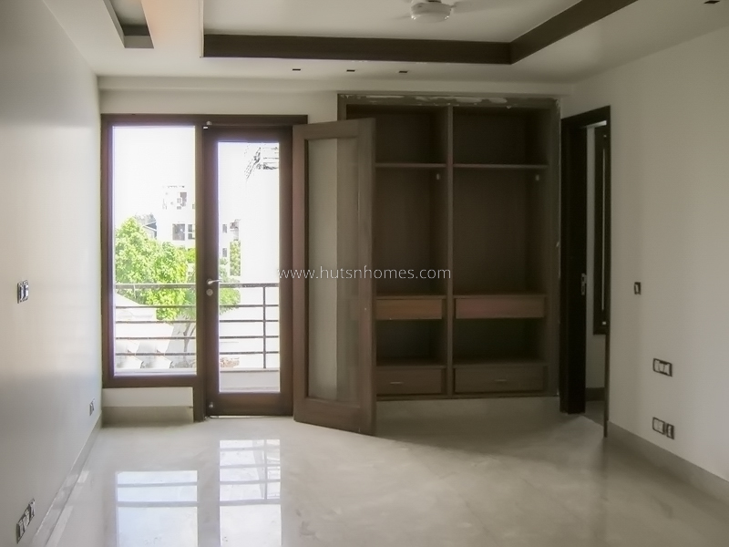 4 BHK Flat For Rent in Vasant Vihar
