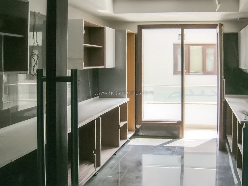 4 BHK Flat For Rent in Vasant Vihar
