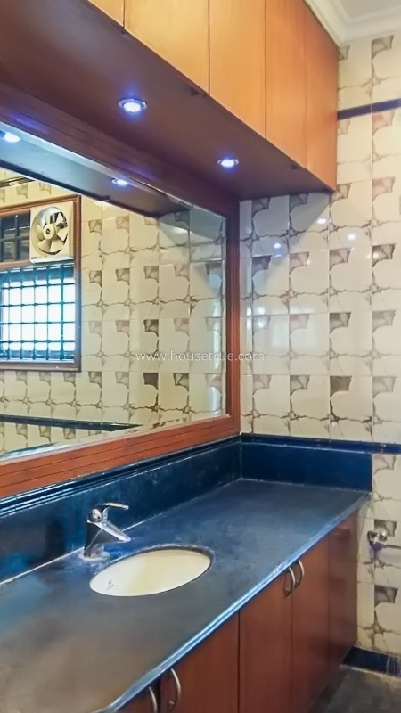 4 BHK Flat For Rent in Vasant Vihar