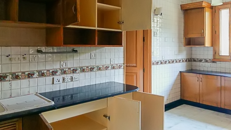 4 BHK Flat For Rent in Vasant Vihar