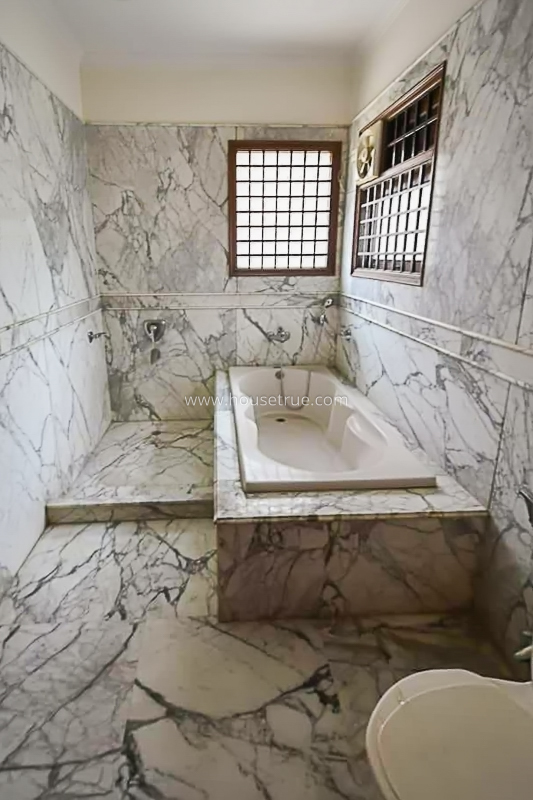 4 BHK Flat For Rent in Vasant Vihar