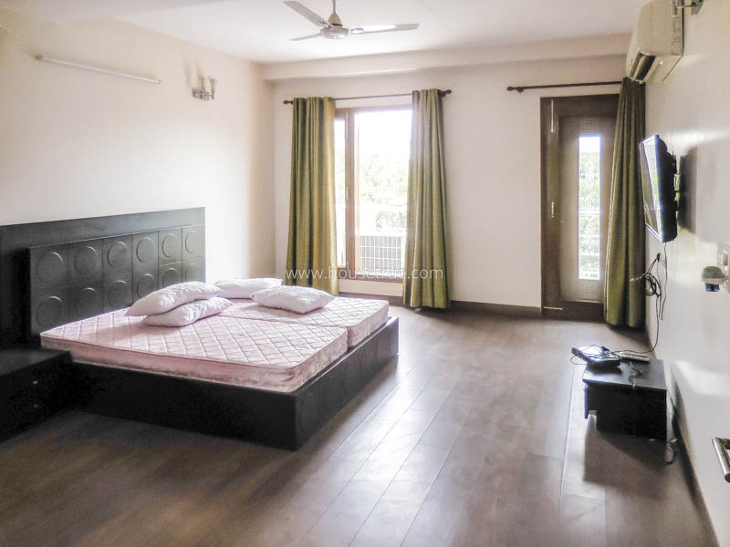 4 BHK Duplex For Rent in Defence Colony