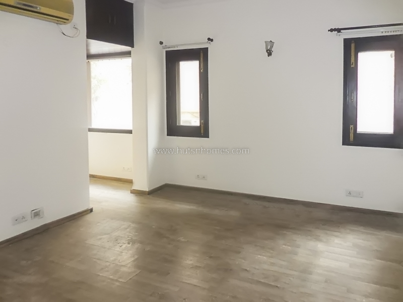 3 BHK Flat For Rent in Defence Colony