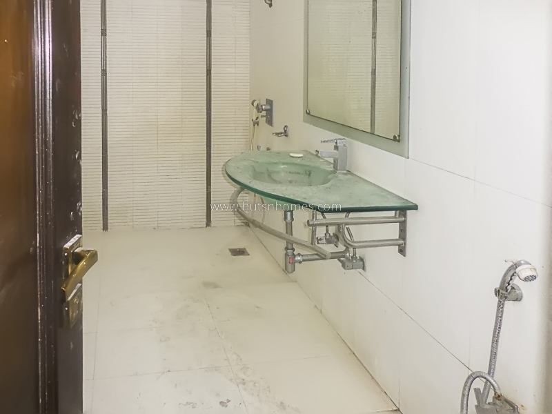 3 BHK Flat For Rent in Defence Colony