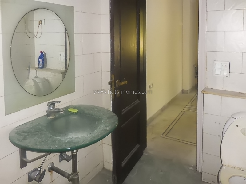 3 BHK Flat For Rent in Defence Colony