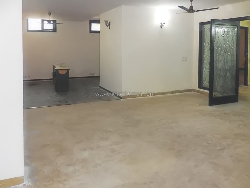 3 BHK Flat For Rent in Defence Colony