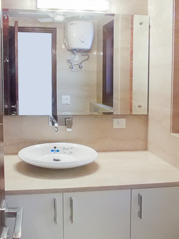 3 BHK Flat For Rent in Defence Colony