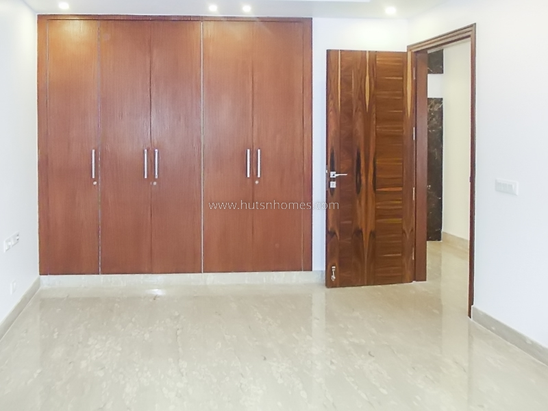 3 BHK Flat For Rent in Defence Colony