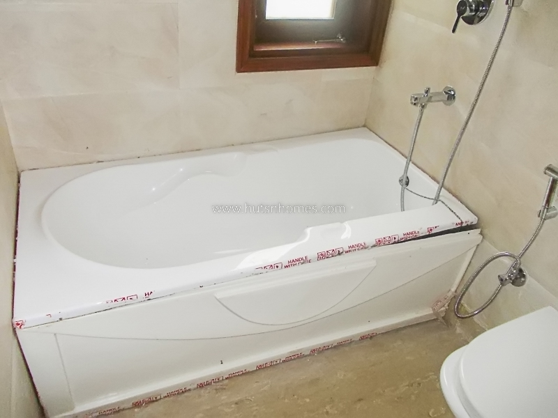 3 BHK Flat For Rent in Defence Colony