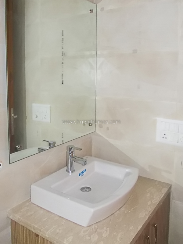 3 BHK Flat For Rent in Defence Colony