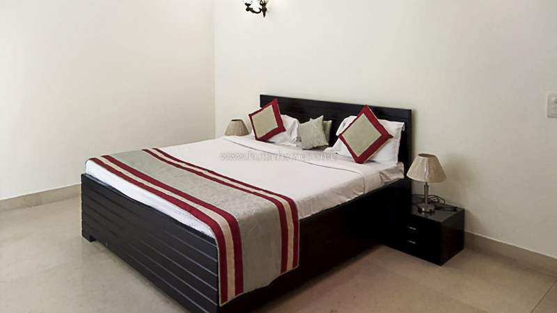 3 BHK Flat For Rent in Defence Colony