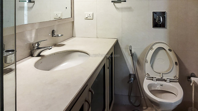 3 BHK Flat For Rent in Defence Colony