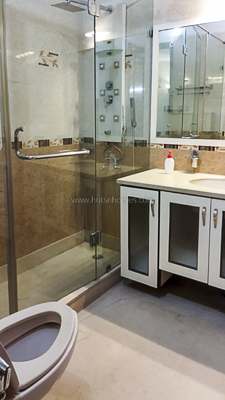 3 BHK Flat For Rent in Defence Colony