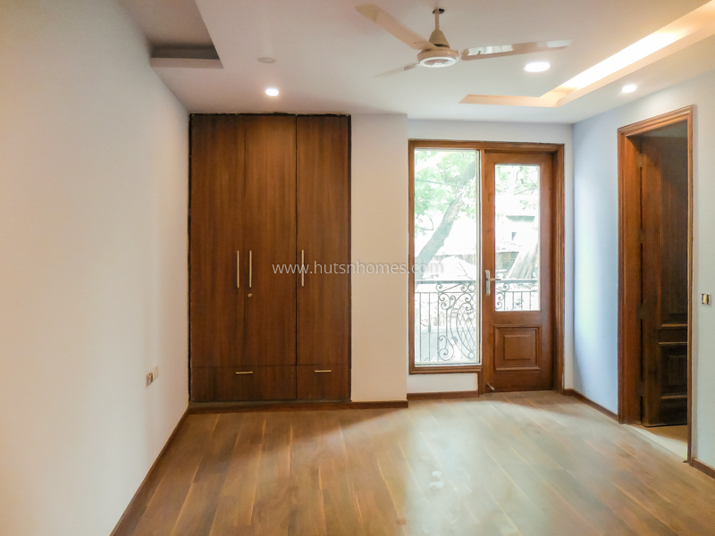 4 BHK Flat For Rent in Nizamuddin West