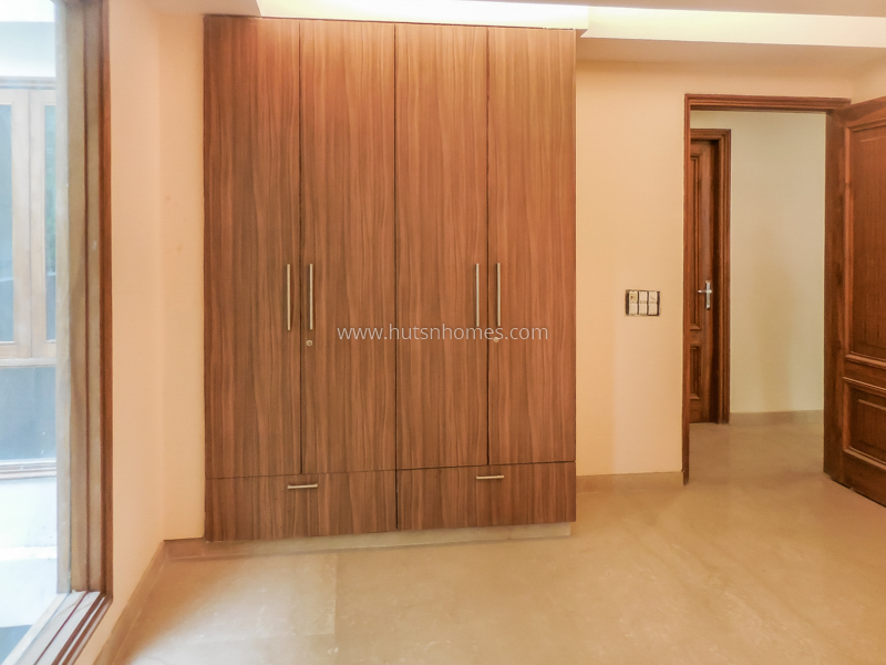 4 BHK Flat For Rent in Nizamuddin West