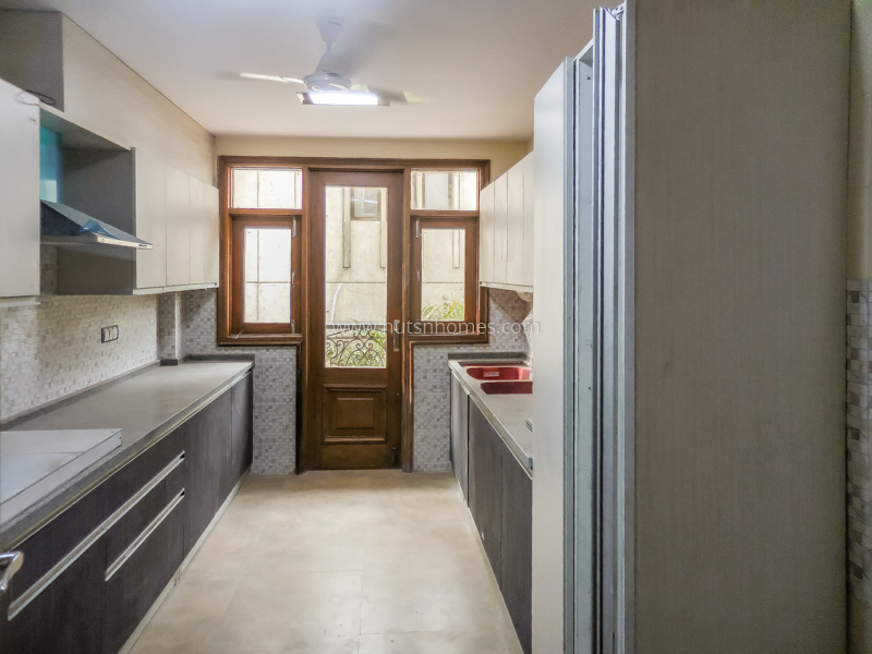 4 BHK Flat For Rent in Nizamuddin West