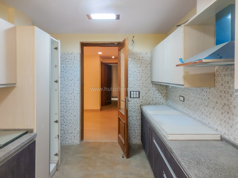 4 BHK Flat For Rent in Nizamuddin West