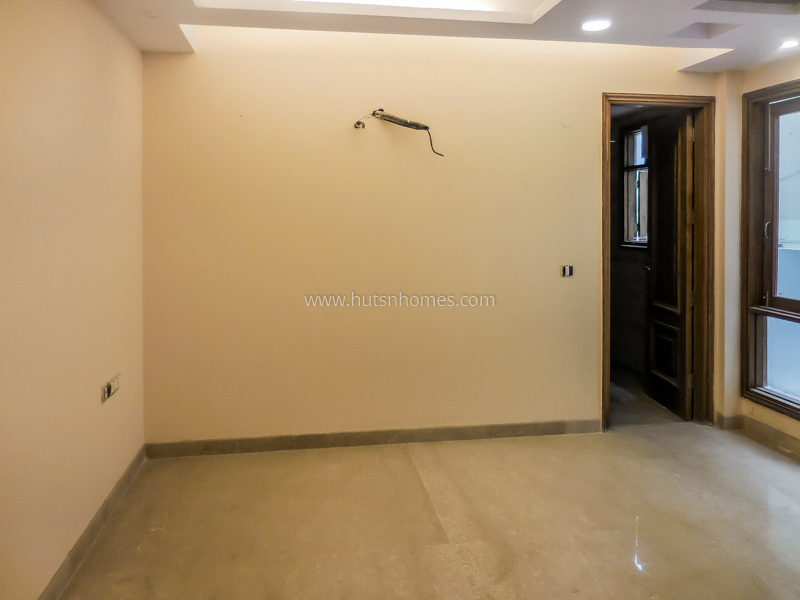 4 BHK Flat For Rent in Nizamuddin West