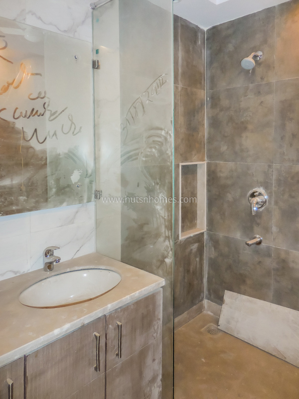 4 BHK Flat For Rent in Nizamuddin West