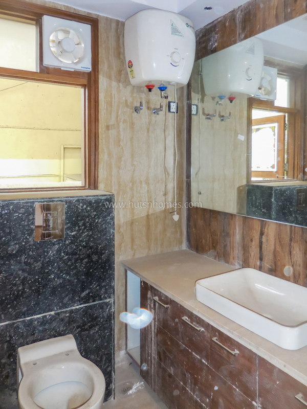 4 BHK Flat For Rent in Nizamuddin West