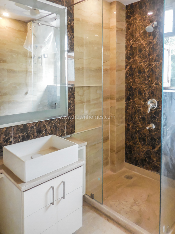 4 BHK Flat For Rent in Nizamuddin West