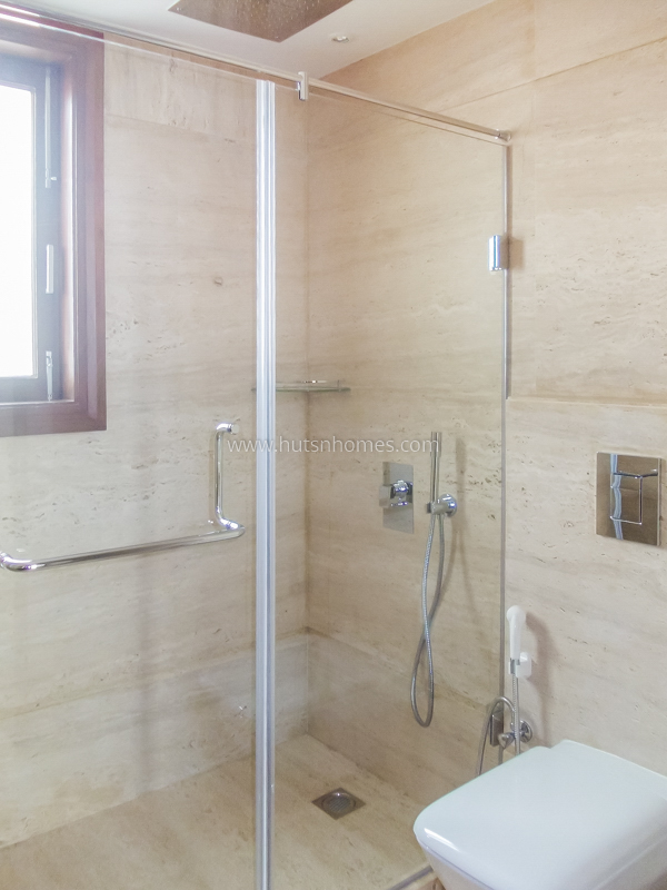 4 BHK Flat For Rent in Vasant Vihar