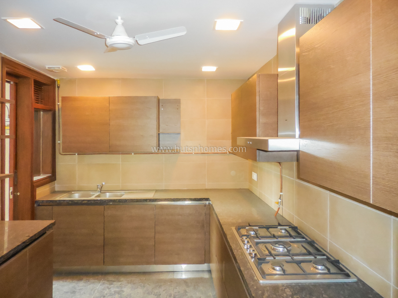 4 BHK Flat For Rent in Vasant Vihar