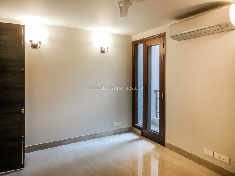 4 BHK Flat For Rent in Vasant Vihar