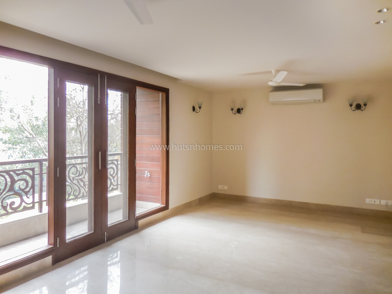 4 BHK Flat For Rent in Vasant Vihar