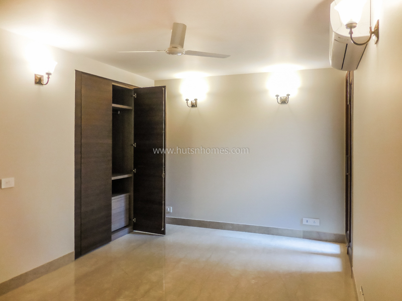 4 BHK Flat For Rent in Vasant Vihar